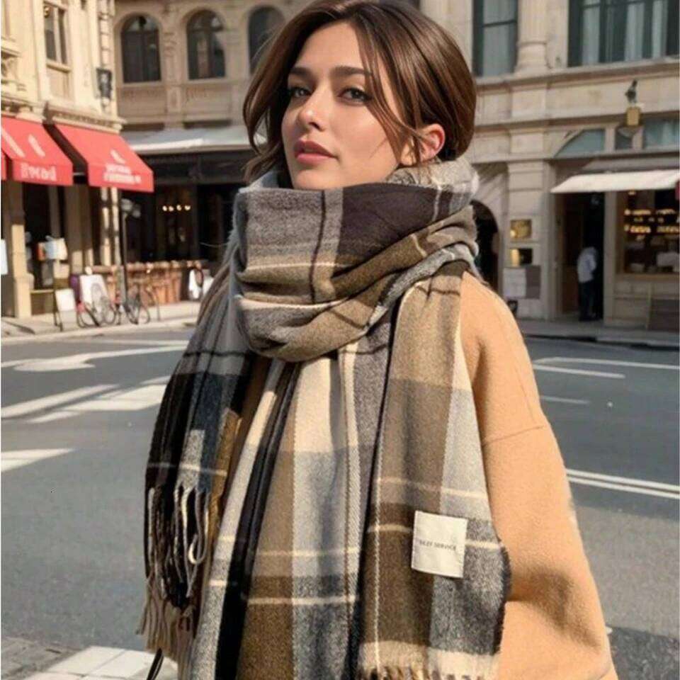 1 pc Fashionable warm British scarf for autumn winter, retro and versatile plaid tassel shawl neck scarf, suitable XJ260304