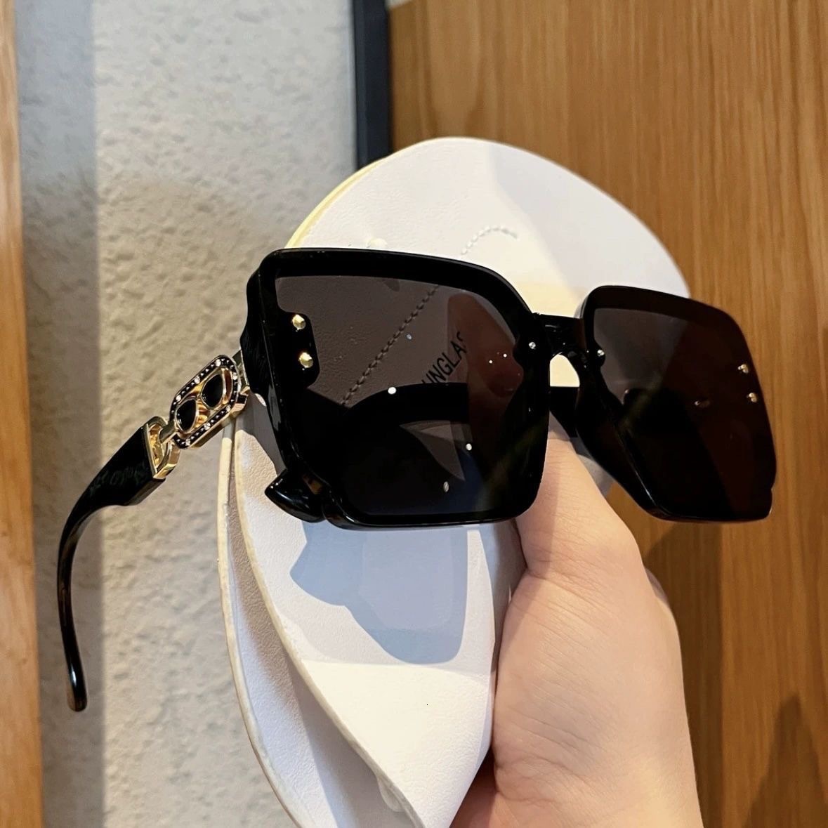Hot Selling European And American Style Women's Large Frame Sunglasses Elegant Slim Fit Driving Sunscreen Sunglasses Unique Square And Designer Sunglasses