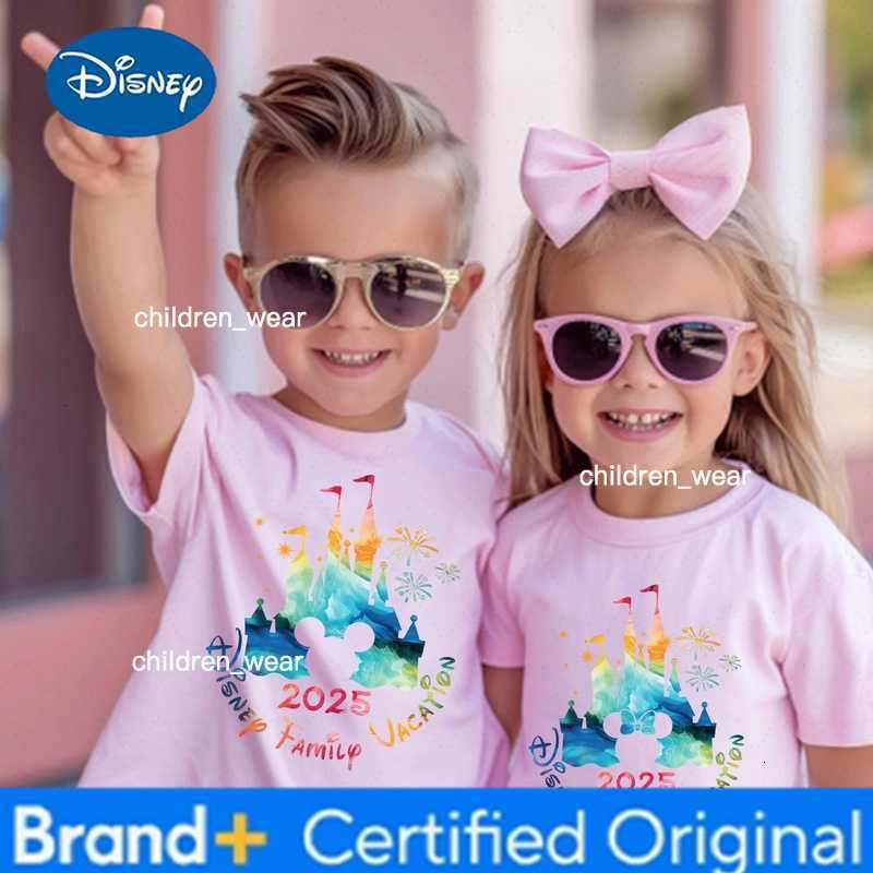 Disney New Mickey Minnie Castle Gradient Printed 2d Cotton T-Shirt Basic Color Retro Couple Family Girl Boy Gift T-Shirt Travel H260304