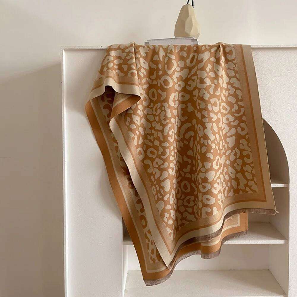 Elegant Winter Warm Cashmere Scarf Soft Thickened Tassel Scarves Vintage Leopard print Fringed Shawls Women Gift XJ260304