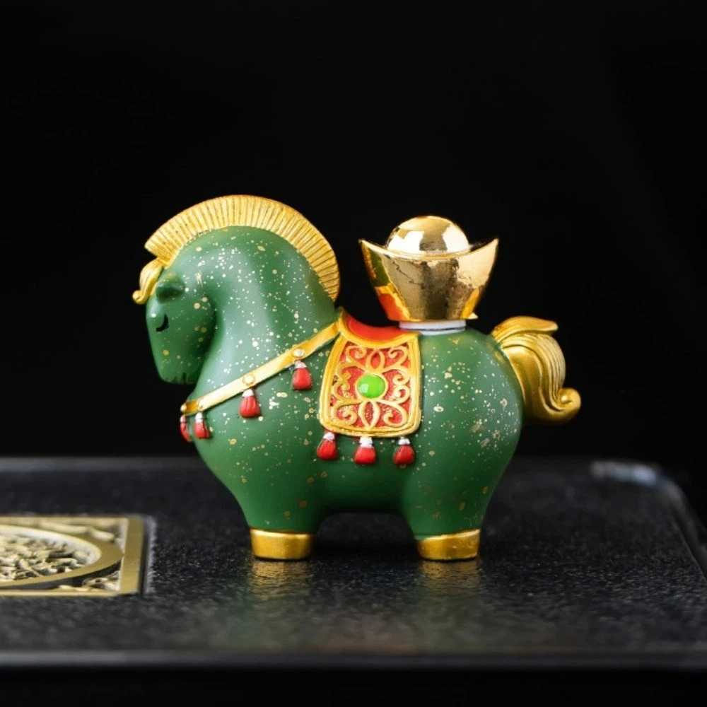 This auspicious "immediate fortune" horse ornament set symbolizes prosperity and good luck for the new year.T260304