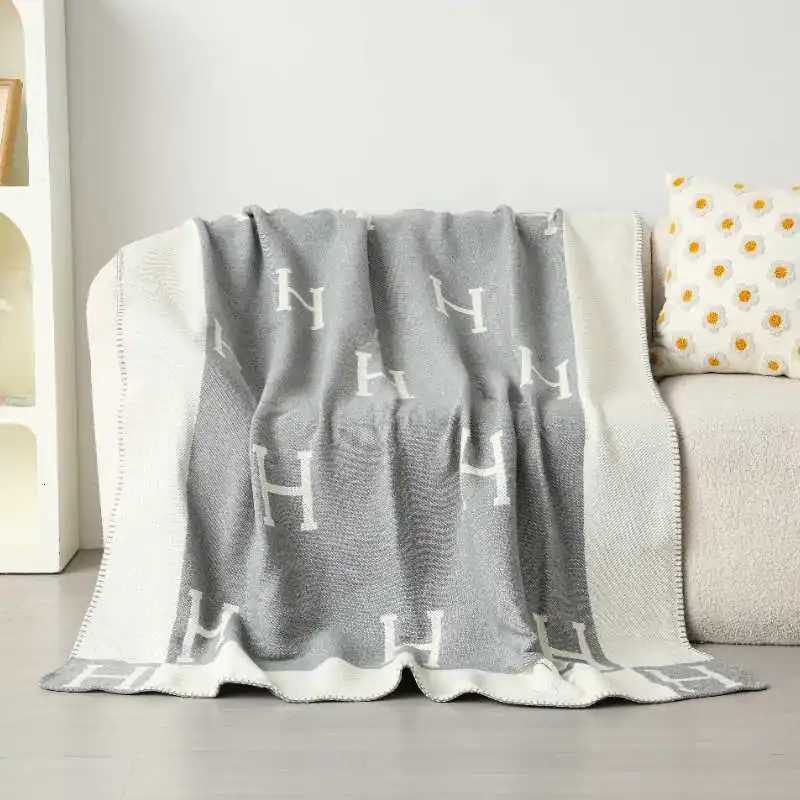 2026 New H Jacquard Knit Throw Blanket, Soft Reversible for Sofa, Office Nap, and Air Conditioning UseT260304