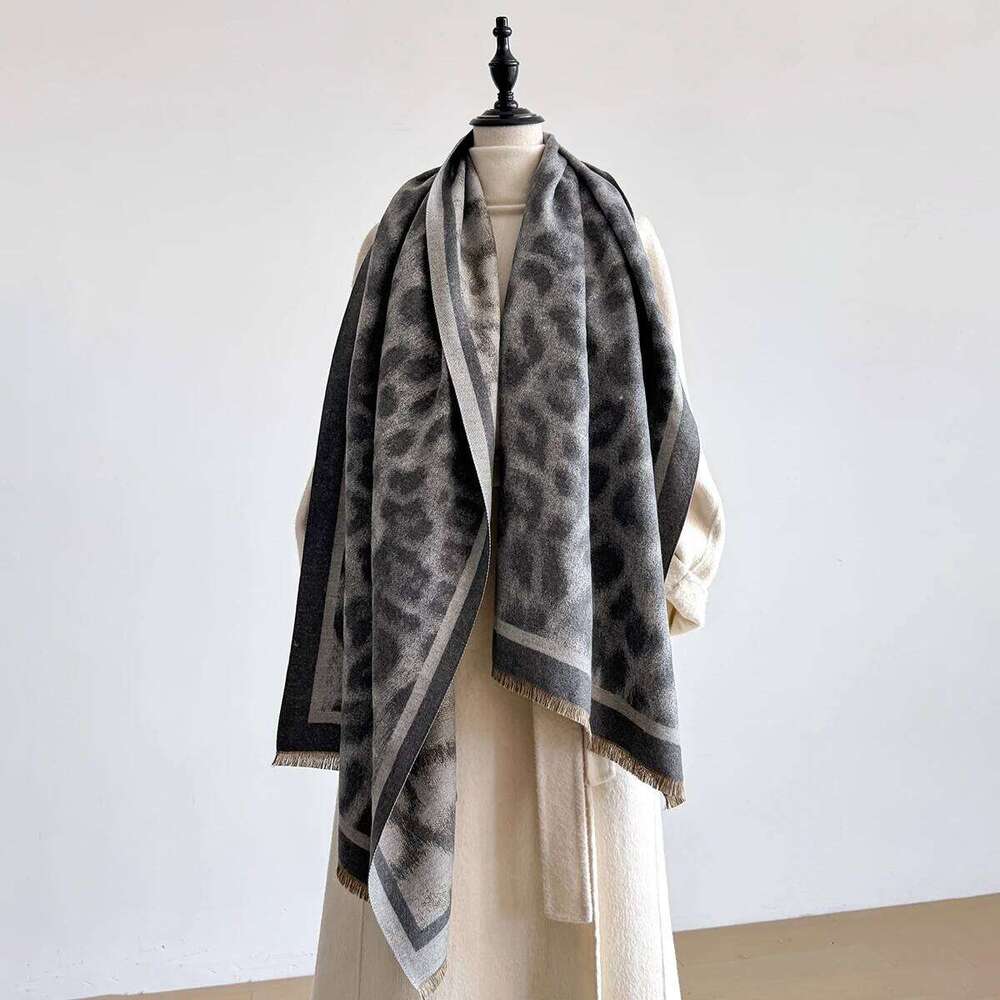 New Elegance Two-Sided Leopard Print Scarf Warm Fringe Pashmina Shawl Autumn and Winter Outdoor Coldproof Windproof Blanket XJ260304