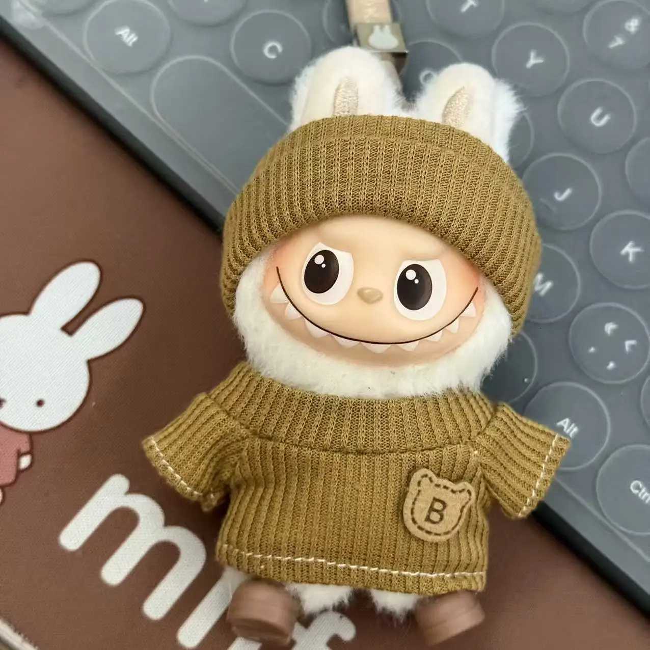 Labubu V4 Mini Doll Fashion Clothes - Luxury Classic Outfit & Hat Set, Gift for CollectorsT260304