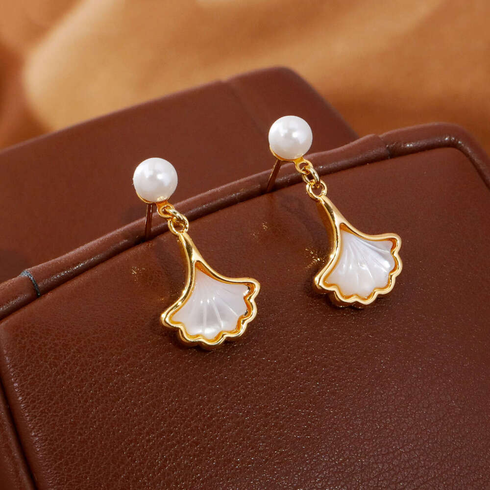 Mother-of-pearl Shell Fan-shaped Earrings Ins-style Sweet And Elegant Earrings