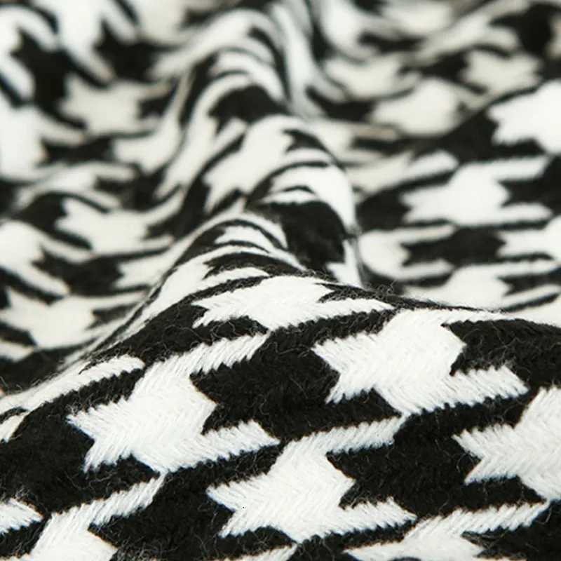Houndstooth Chunky Blanket Black White Boho Tassel ThrowT260304