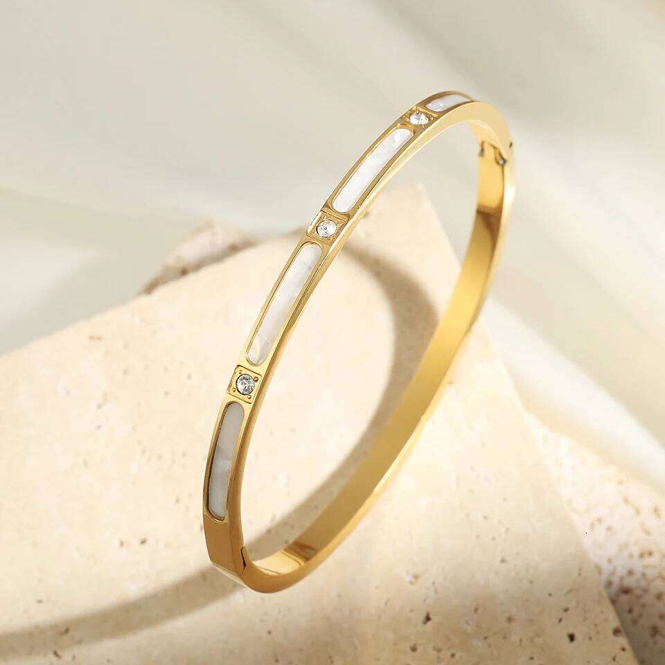 UILZ Ladies' Simple Versatile Retro Five Leaf Flower Inlaid Synthetic Zircon Stainless Steel Bracelet Elegant Style Jewelry XJ260303