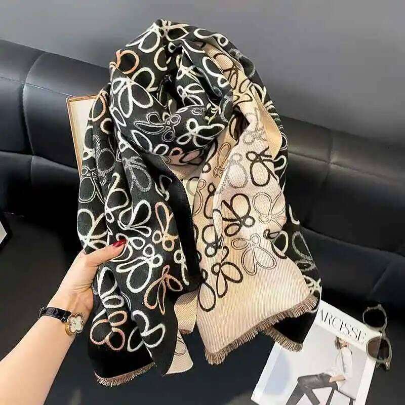 Retro High-End Women's Long Scarf Shawl Imitating Cashmere Geometric Lines Fashionable Warm Soft Autumn Winter Accessory XJ260304
