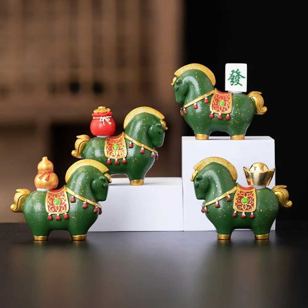 This auspicious "immediate fortune" horse ornament set symbolizes prosperity and good luck for the new year.T260304