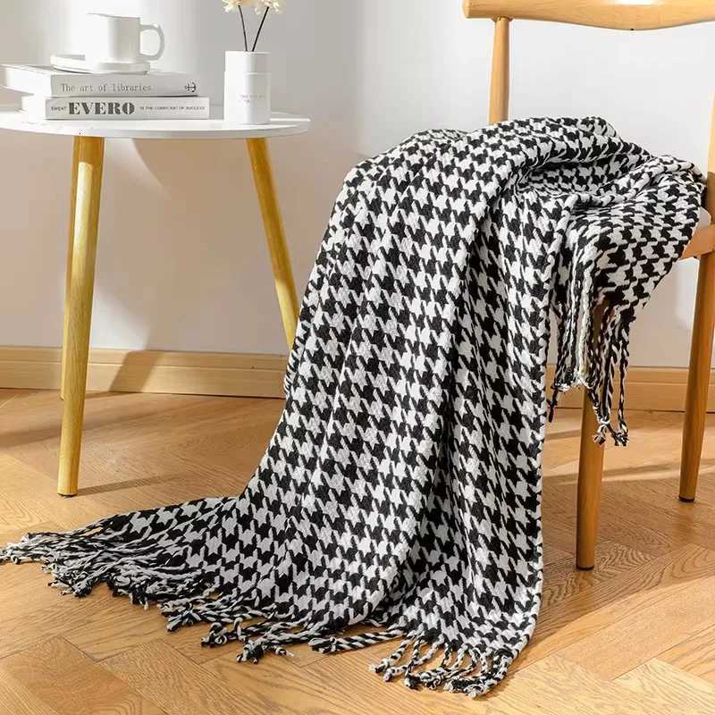 Modern Summer Throw Blanket Black and White Houndstooth Decor Sofa Blanket Homestay Hotel Bed Towel Bed Flag Soft Scarf TasselT260304
