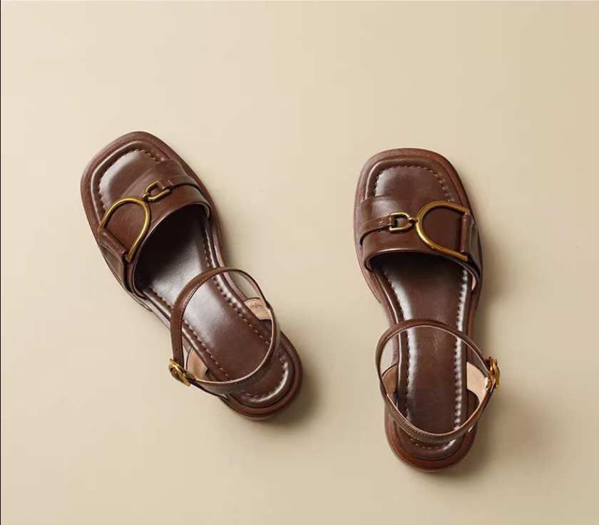 Fashionable and versatile women's new sandals 2026 outdoor best-selling beach vacation thick soled buckle sandals black brown beige