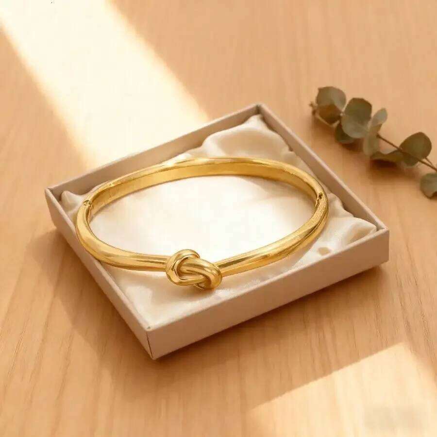 Anti allergy fashionable and elegant gold knot bracelet, daily wear, Valentine's Day gift, local warehouse, clearance. XJ260303
