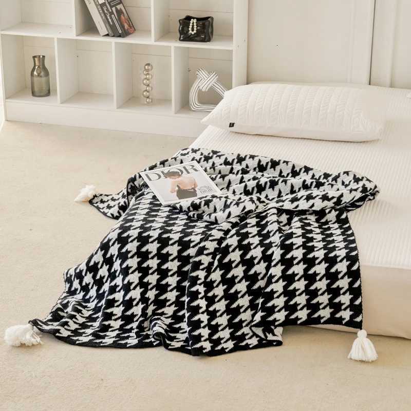 Black and White Houndstooth Pattern Knitted Throw Blanket Soft Cozy Bed Cover Home Decor Modern Living Room Sofa CoverT260304