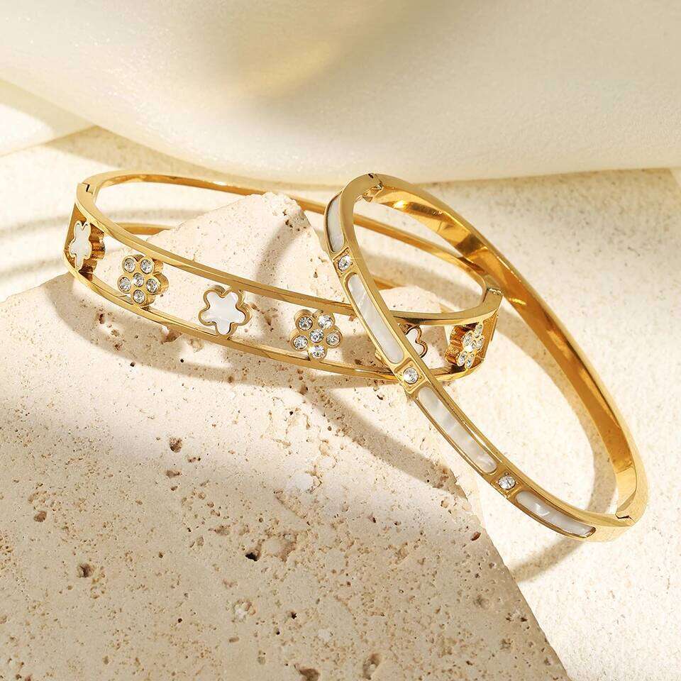 UILZ Ladies' Simple Versatile Retro Five Leaf Flower Inlaid Synthetic Zircon Stainless Steel Bracelet Elegant Style Jewelry XJ260303