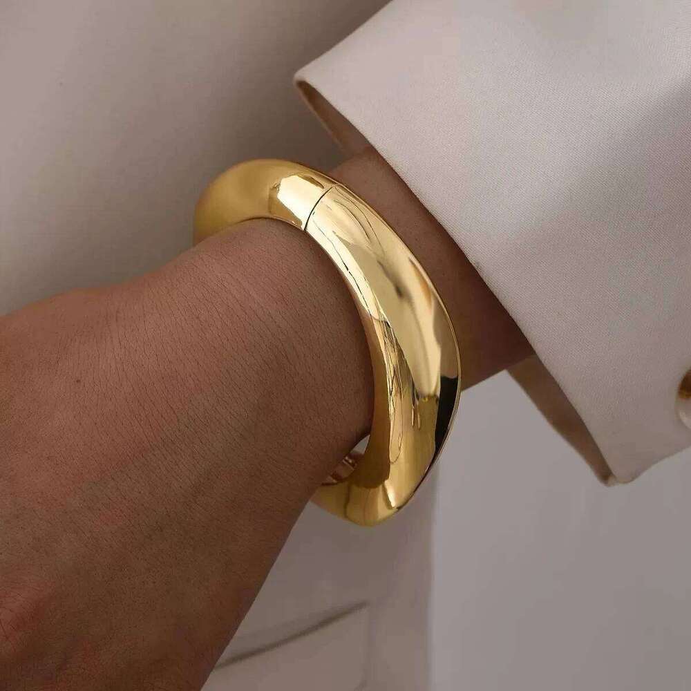 Minimalist Gold Color Chunky Cuff Bangle For Women Fashion Elegant WaterProof Design Open Bracelet Retro Jewelry Accessories XJ260303