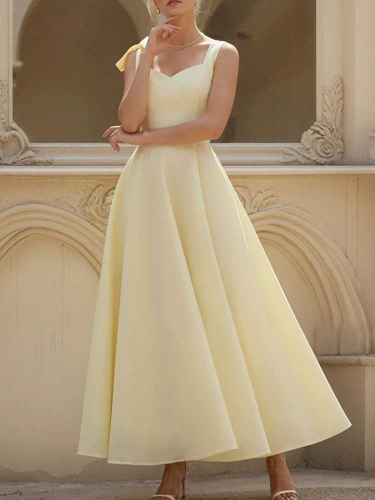 French style light solid color V-neCK sleeveless womens dress temperament commuting niche dress M260304