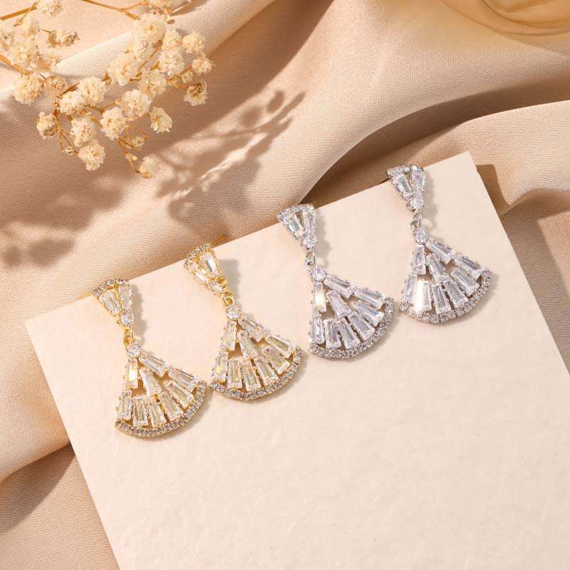 Micro-inlaid Zircon Fan-shaped Personalized With An Elegant Design Versatile Earrings