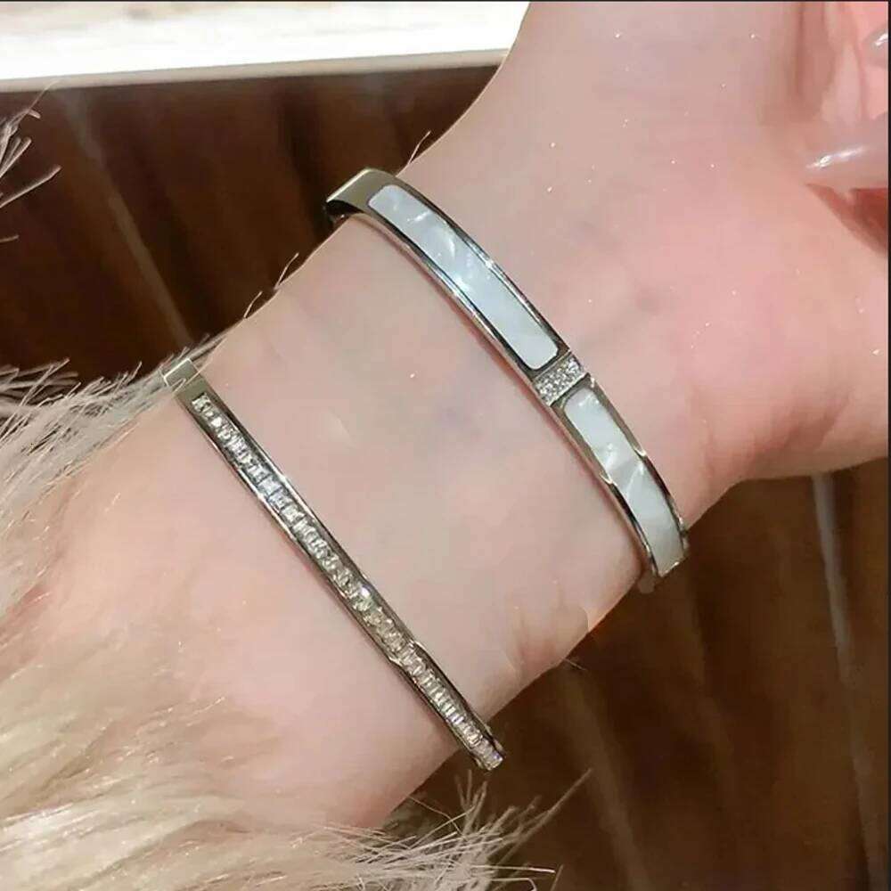 Watty stylish titanium steel inlaid zircon bracelet, simple style, wear jewelry on women's summer wrists XJ260303