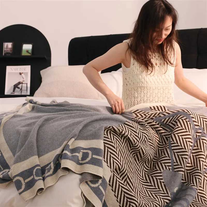 Soft Horse Knitted Blanket Gray Bedspread Modern Orange Decorative For Sofa Throw Warm Living Room Bedding Home DecorationsT260304