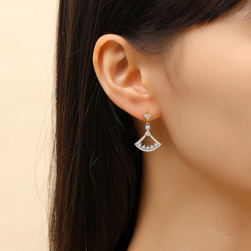 Fan-shaped Skirt Earrins Irls Fashionable And Liht Luxury Ins-style Eometric Zircon Earrins