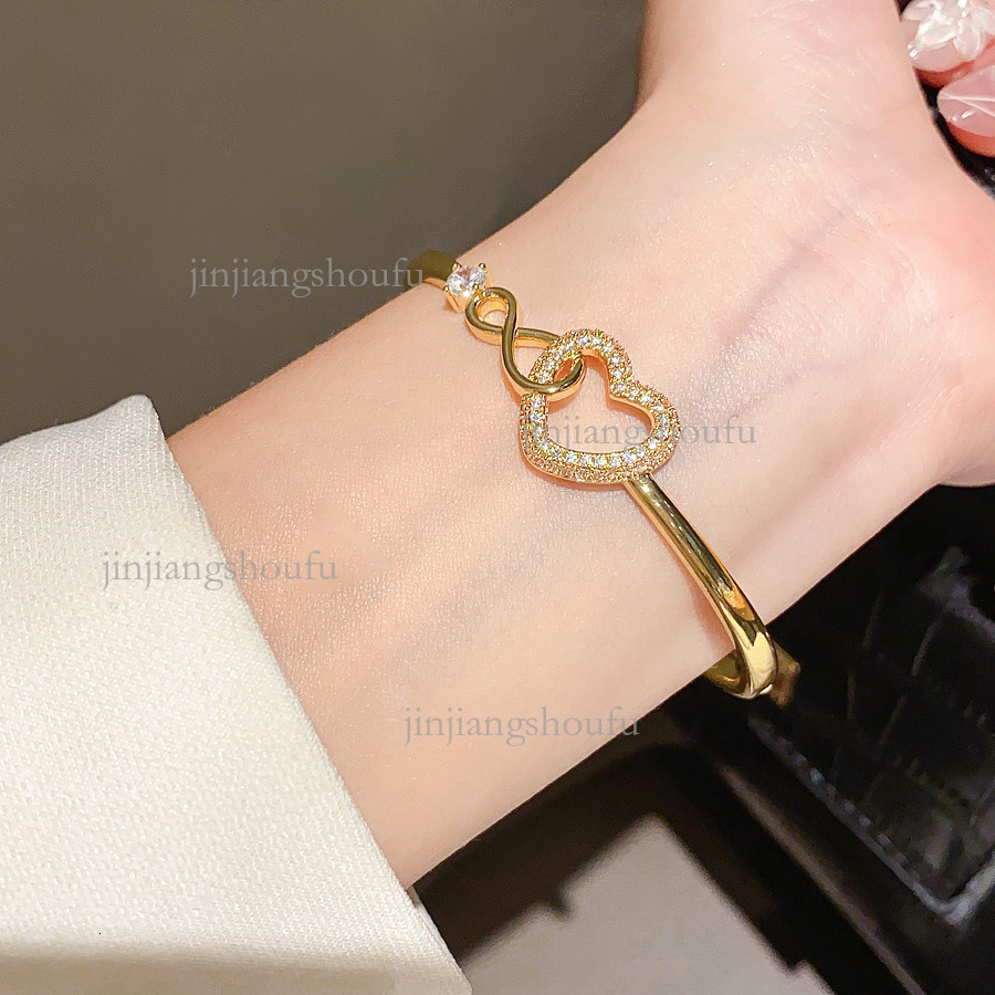 2026 Designer Bracelet Luxury Trendy Women's Jewelry European And American Fashion High End Zircon Breathable Exquisite Geometric Heart Shaped Ho