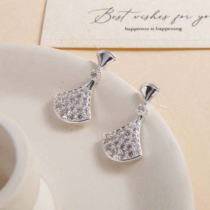 Korean Fashion Light Luxury Zircon Micro-inlaid Waistline Women Classic Retro Mosquito Coil Clip Fan-shaped Skirt Earrings For Women