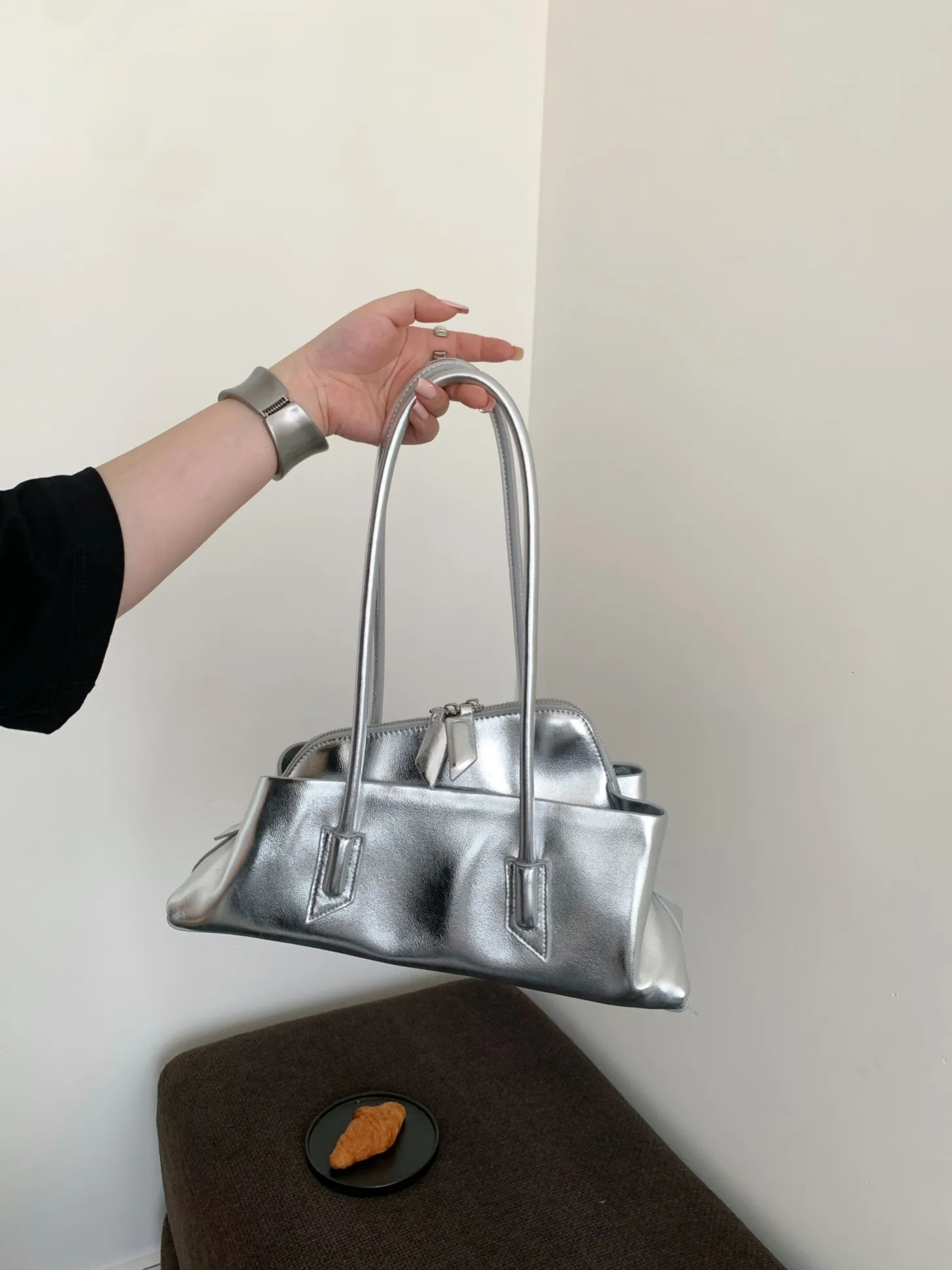 Retro Pattern Large Capacity Tote Bag Womens Pleated Leather Shoulder Bag Female Daily Bag 2025260302