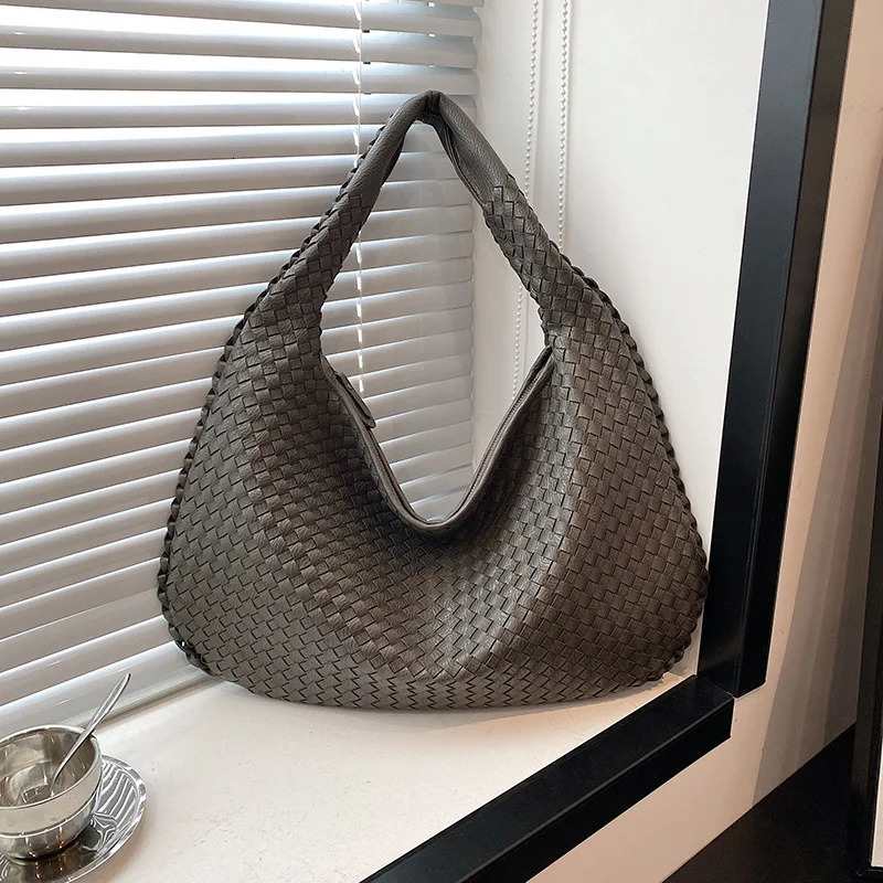 French Handmade Large Woven Handbag Versatile and Niche Single Shoulder Handbag 260303