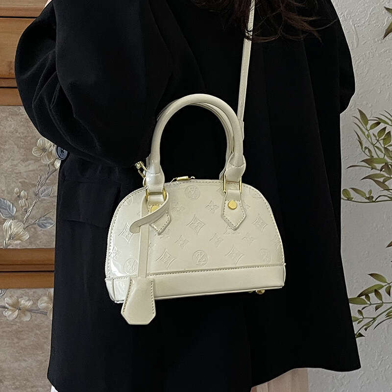 Women 2026 Colour Super Hot Wholesale Shell Trendy Light Luxury High End Fashionable Design Single Shoulder Crossbody Bag For Women
