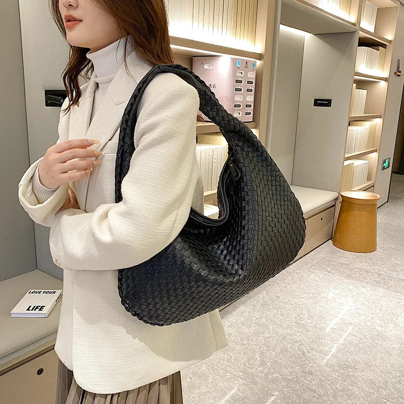 French Handmade Large Woven Handbag Versatile and Niche Single Shoulder Handbag 260303