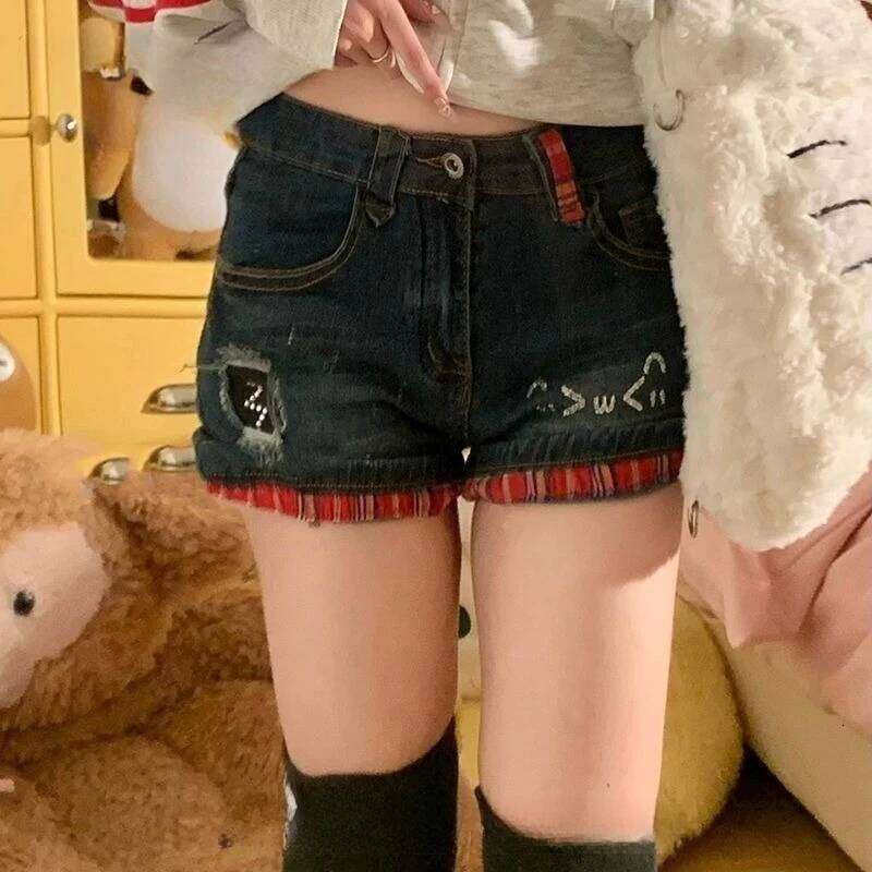 American Vintage Short Jeans Women Casual Low Waist Denim Distressed Bodycon Y2K Streetwear Kawaii Retro Button Summer Patchwork XJ260305