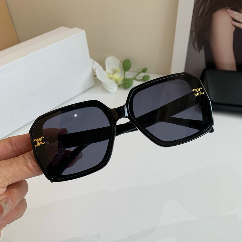 designer sunglasses resin sunglasses Vintage sunglasses designer women and men style elegant and fashionable PC temple legs Personal fashion nice logo