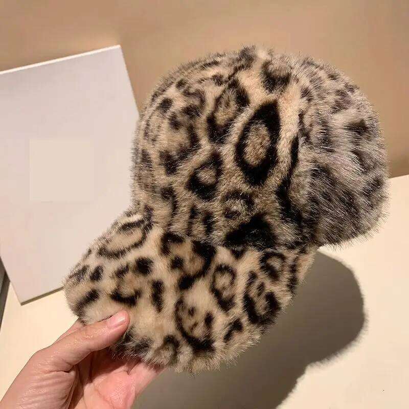 Leopard Baseball Cap Winter Hats For Plush Faux Fur Thickened Keep Warm Caps Women Outdoor Windproof Sunshade Vintage New Y260304