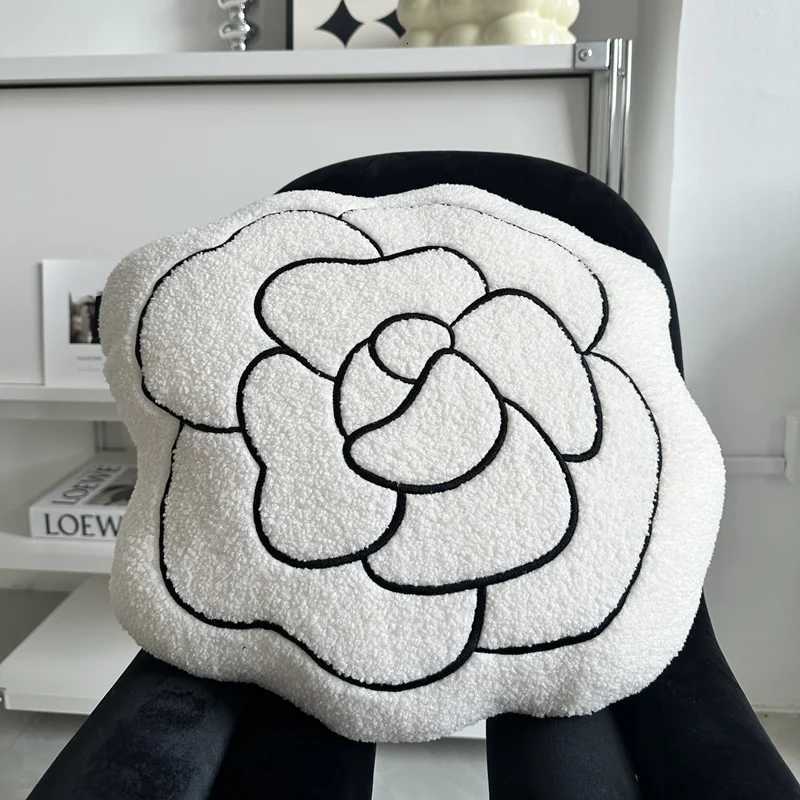 45cm Camellia Shaped Throw Pillow Floral Plush Hugging Cushion Sofa Floor DecorT260305