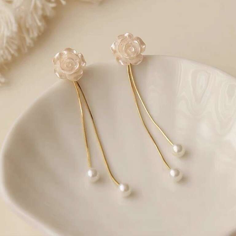 Womens Jewelry Earrings stud White Camellia Tassel Earrings with Niche Pearl Pendant Designer Elegant Delicate Style All-match Ear Accessories for Wom