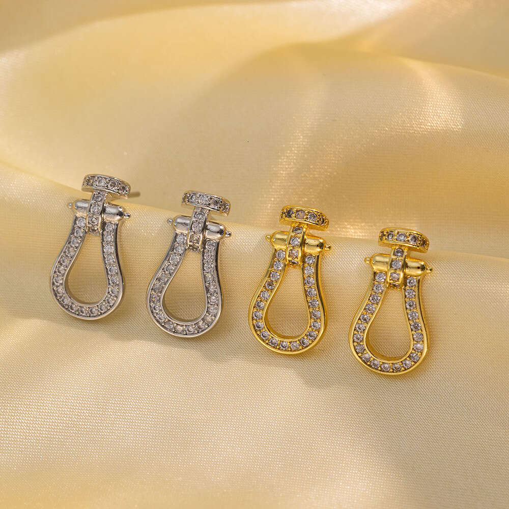 Women's Versatile And Sophisticated Horseshoe Buckle Earrings With Micro-inlay