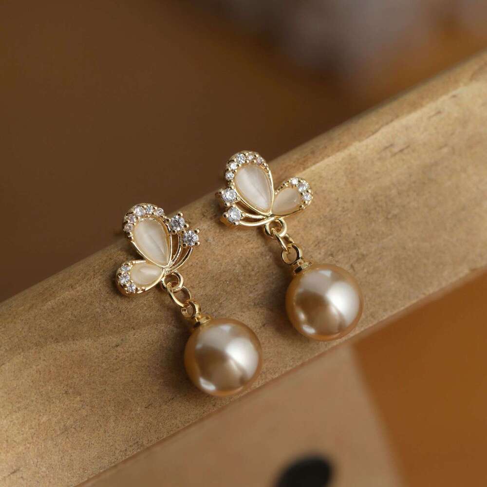 Champagne High-end Pearl Cat's Eye Stone Butterfly Earrings for Women Versatile Accessories Mosquito Coil Ear Clips