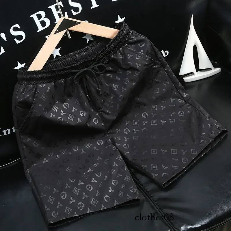 Ice silk thin shorts for men to wear in the summer of 2024 new men's beach pants