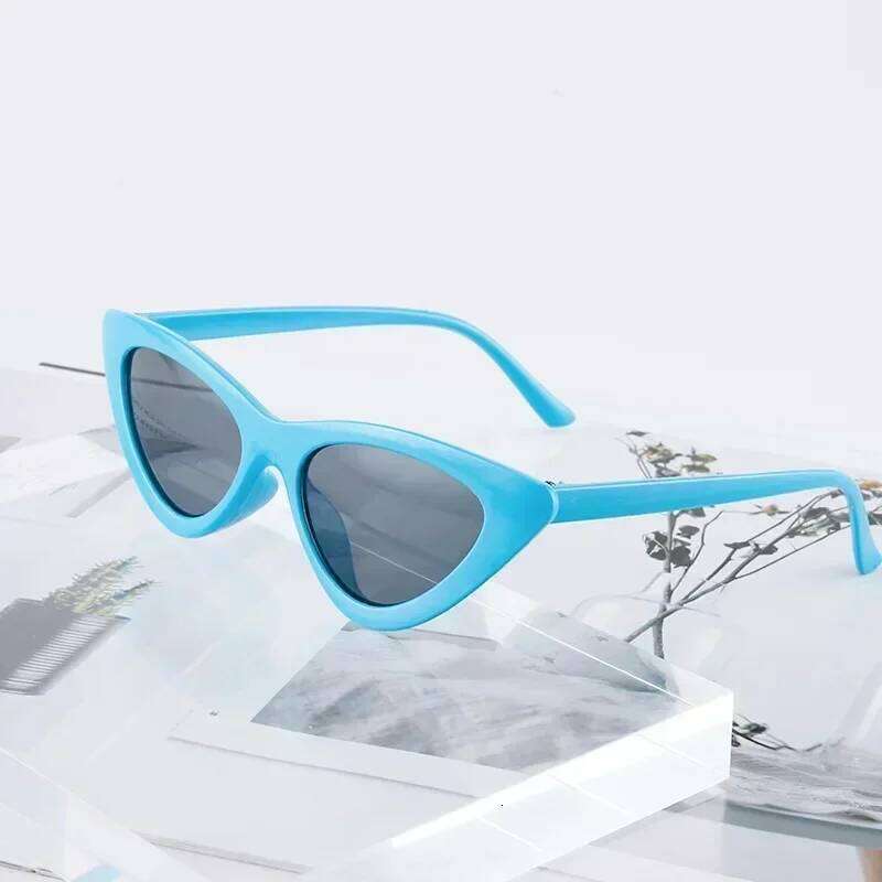 European and American Style Cat-eye Fashion Simple Photo with Small Frame Sunglasses Triangle Glasses Z260305