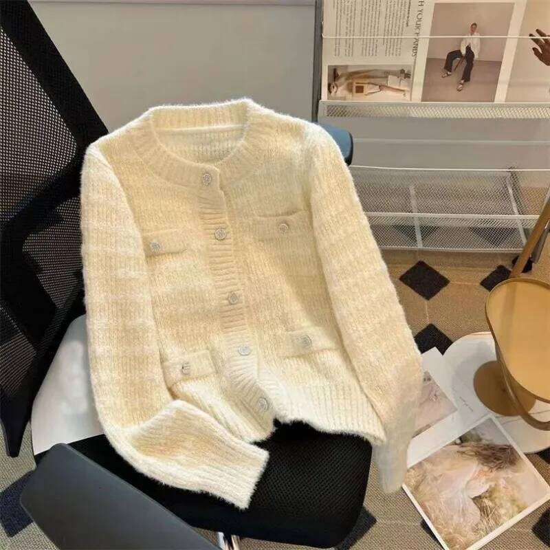 Autumn and winter new soft glutinous knitted cardigan feminine temperament anti-aging short sweater design long sleeved top XJ260305