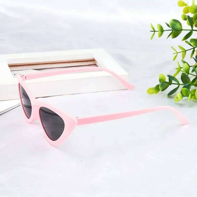 European and American Style Cat-eye Fashion Simple Photo with Small Frame Sunglasses Triangle Glasses Z260305