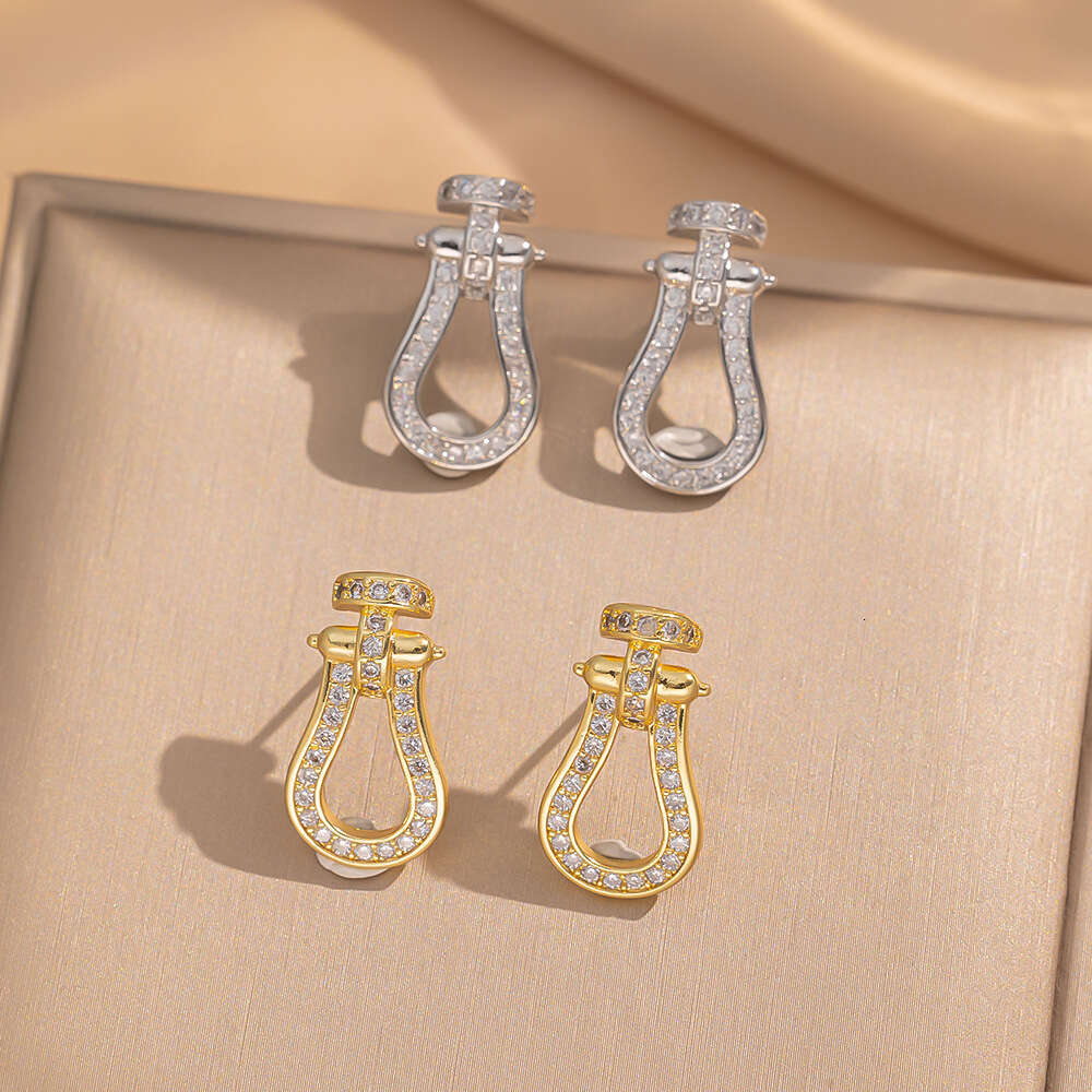 Women's Versatile And Sophisticated Horseshoe Buckle Earrings With Micro-inlay