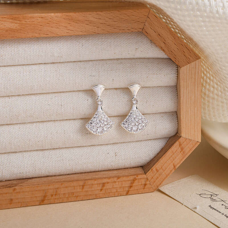 Korean Fashion Light Luxury Zircon Micro-inlaid Waistline Women Classic Retro Mosquito Coil Clip Fan-shaped Skirt Earrings For Women