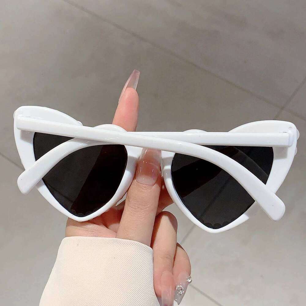 KAMMPT Heart Shaped Sunglasses with Pearls Women 2024 New in Stylish Vintage Shades for Wedding Trendy Cute Party Sun Glasses Z260305