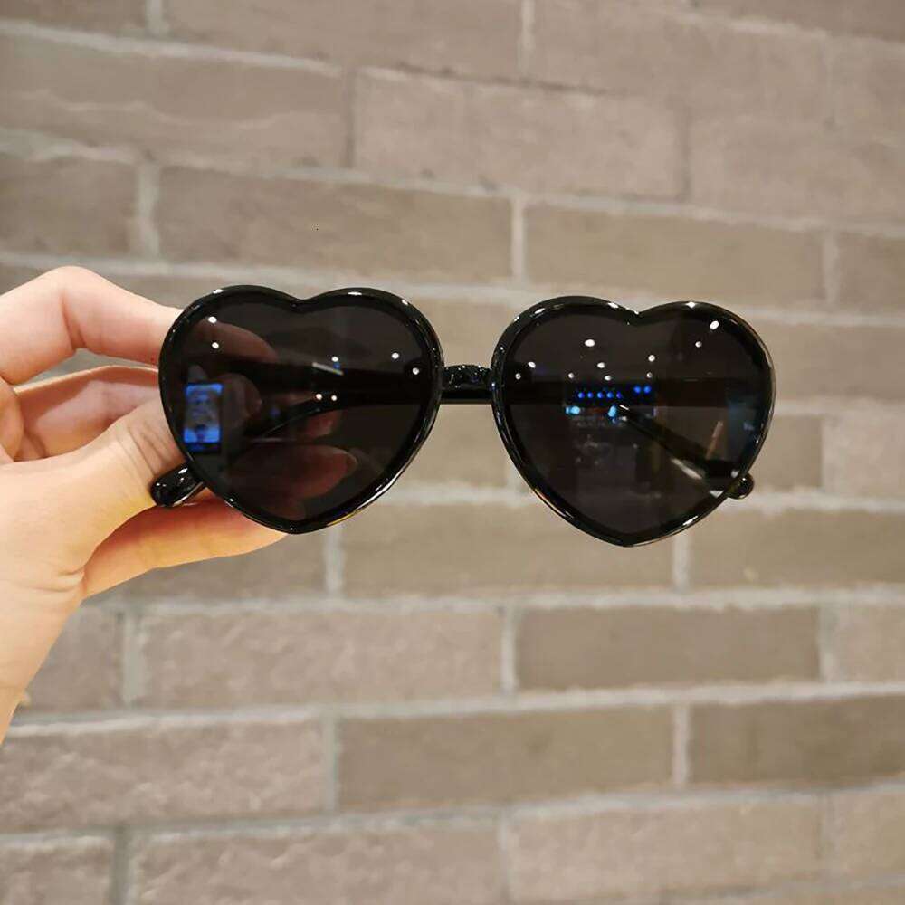 Lovatfirs 8 Pack Heart Sunglasses for Party Travel Women Men A total of 16 colors are available Z260305