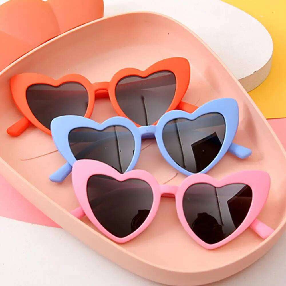 Kids Heart Cartoon Eyewear Vintage Heart-Shaped for Boys Girls 3-9 Years Toddler Sunglasses Outdoor Children Glasses Z260305