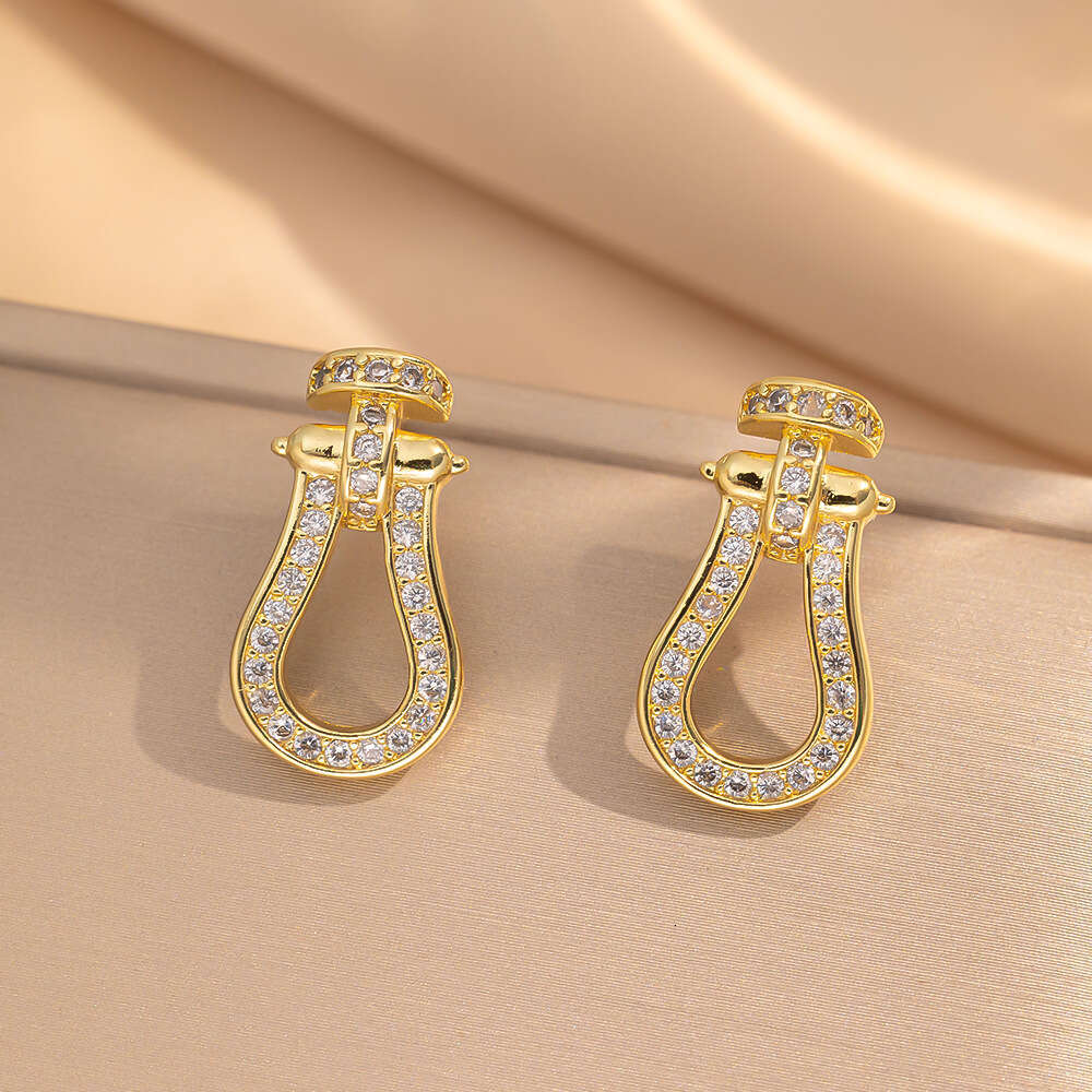 Women's Versatile And Sophisticated Horseshoe Buckle Earrings With Micro-inlay