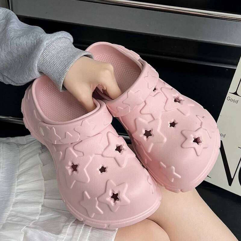 Women Fashion Clogs Summer Platform Slippers Cute Star Style Garden Shoes Thick Sole Girls Home Beach Slides Street Sandals
