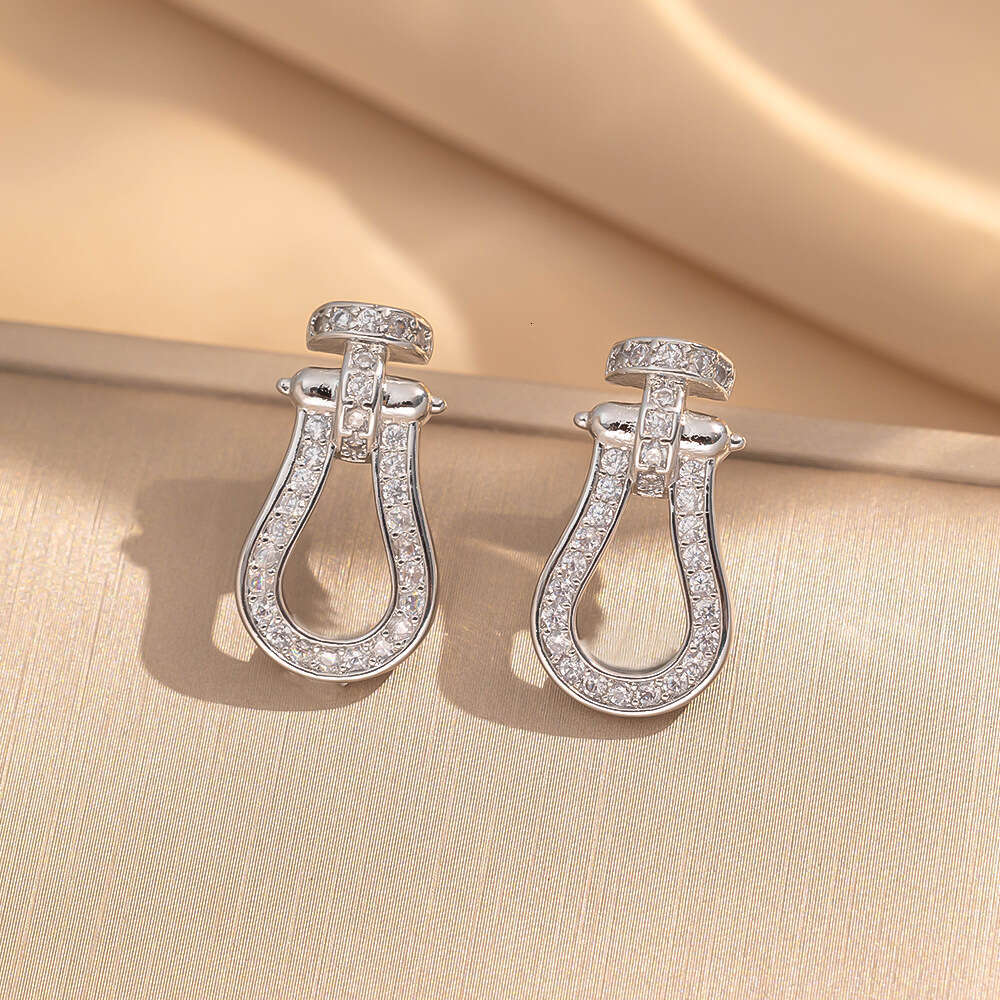 Women's Versatile And Sophisticated Horseshoe Buckle Earrings With Micro-inlay