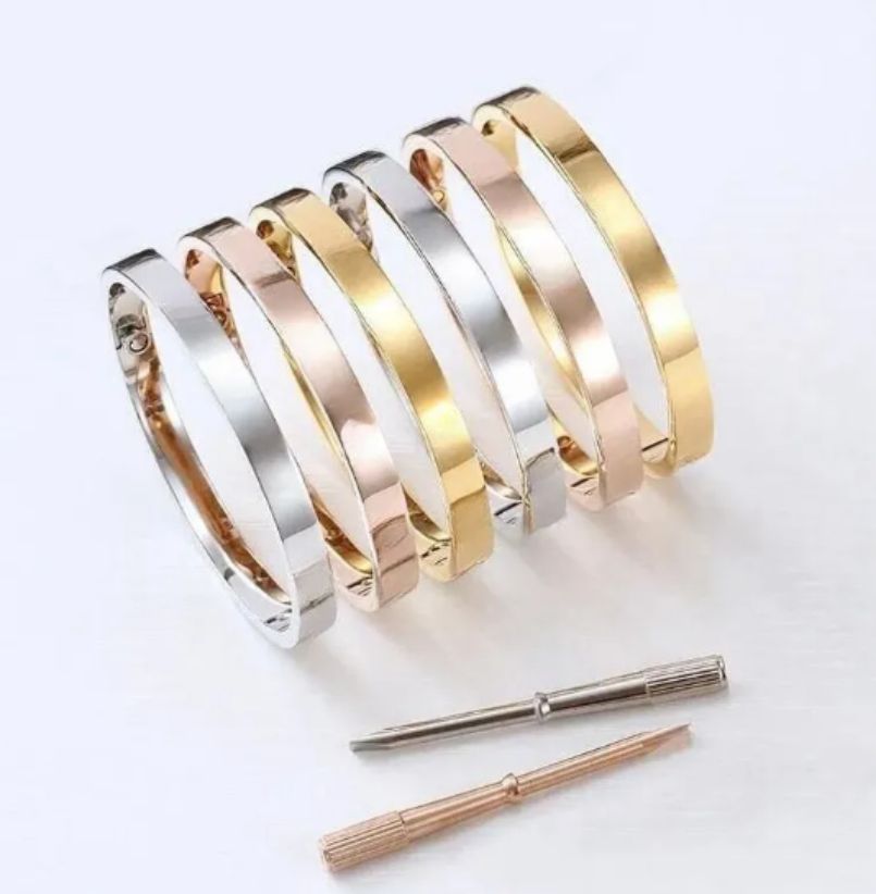 18K Gold Plated Stainless steel Bangle with Diamonds Classic Fashion lover Bracelet for Women Girl Wedding Mother Day Jewelry Women gifts